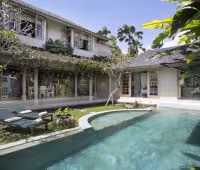 Вилла Sky Li, Вид вилла с бассейном